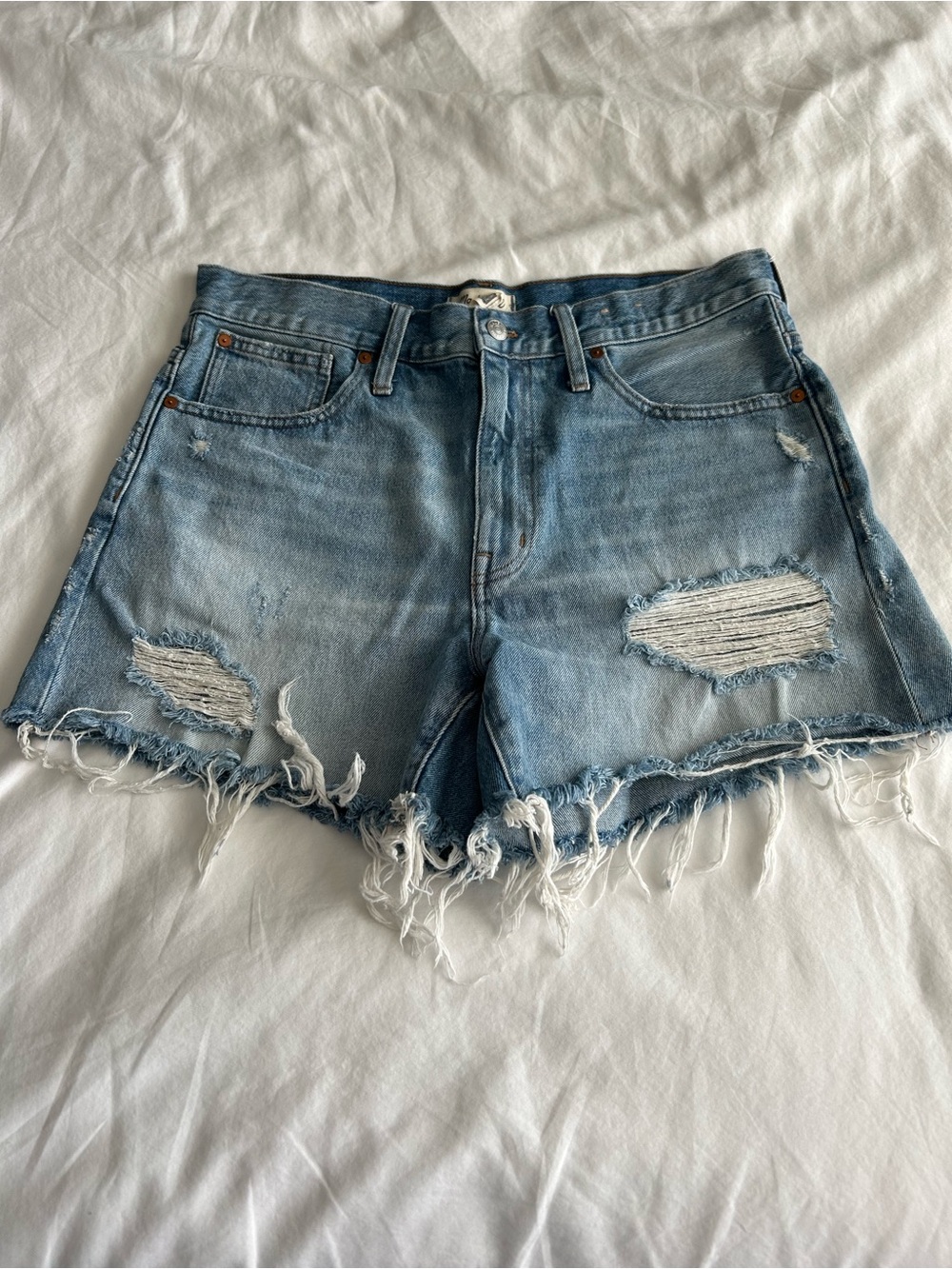 Madewell Relaxed Mid-Lenght Denim Shorts with Light Distressing - Picture 2 of 11